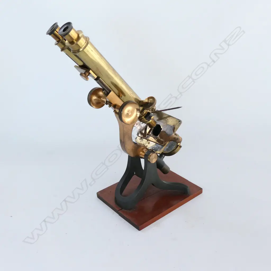 BRASS BINOCULAR MICROSCOPE, ON ANODISED 'ENGLISH' FOOT, SLIDE IN ANALYSER IN LOWER TUBE. BULLSEYE PARTS IN MAHOG BOX Image 1++
